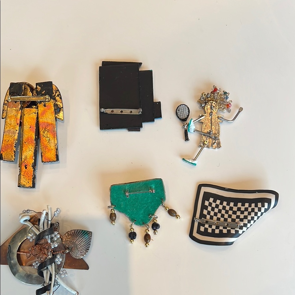 Unique Vintage Brooch Set collection of vintage pins. - Picture 8 of 8